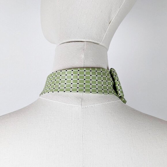 Women's Fern Green Skinny Ascot Tie -  Silk Scarf - Unique Cravat - Picture 6 of 8
